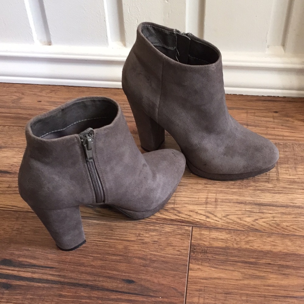 Aldo size 6 ankle boot